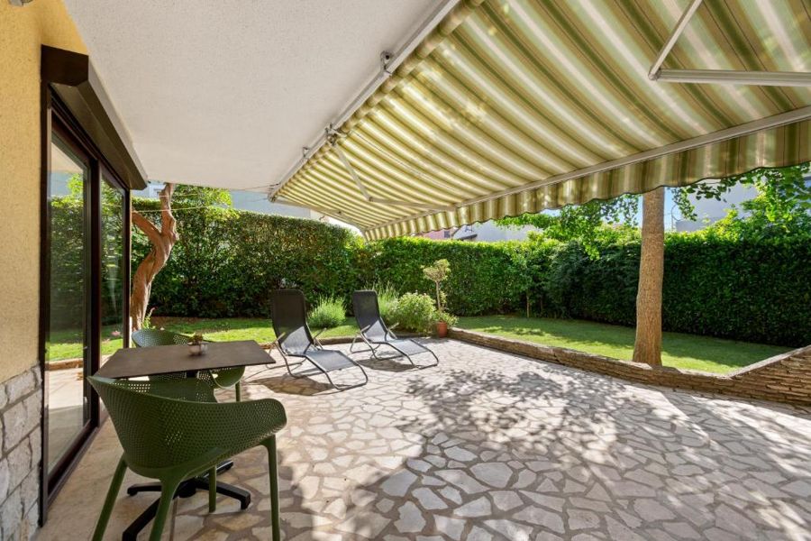 The private courtyard of the one-bedroom apartment, under the awning